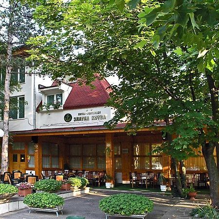 Хотел Златна Котва Kazanluk Bagian luar foto