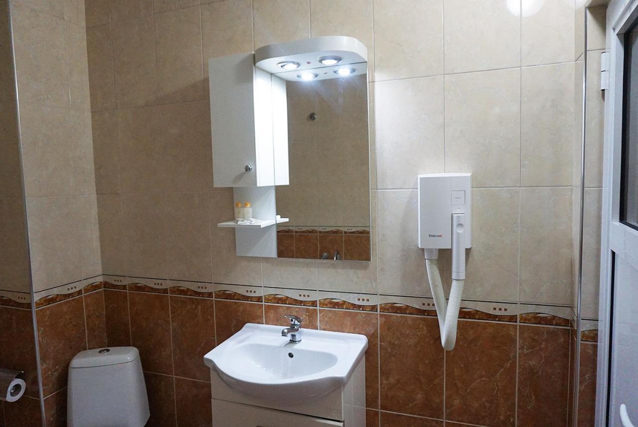 Хотел Златна Котва Kazanluk Bagian luar foto