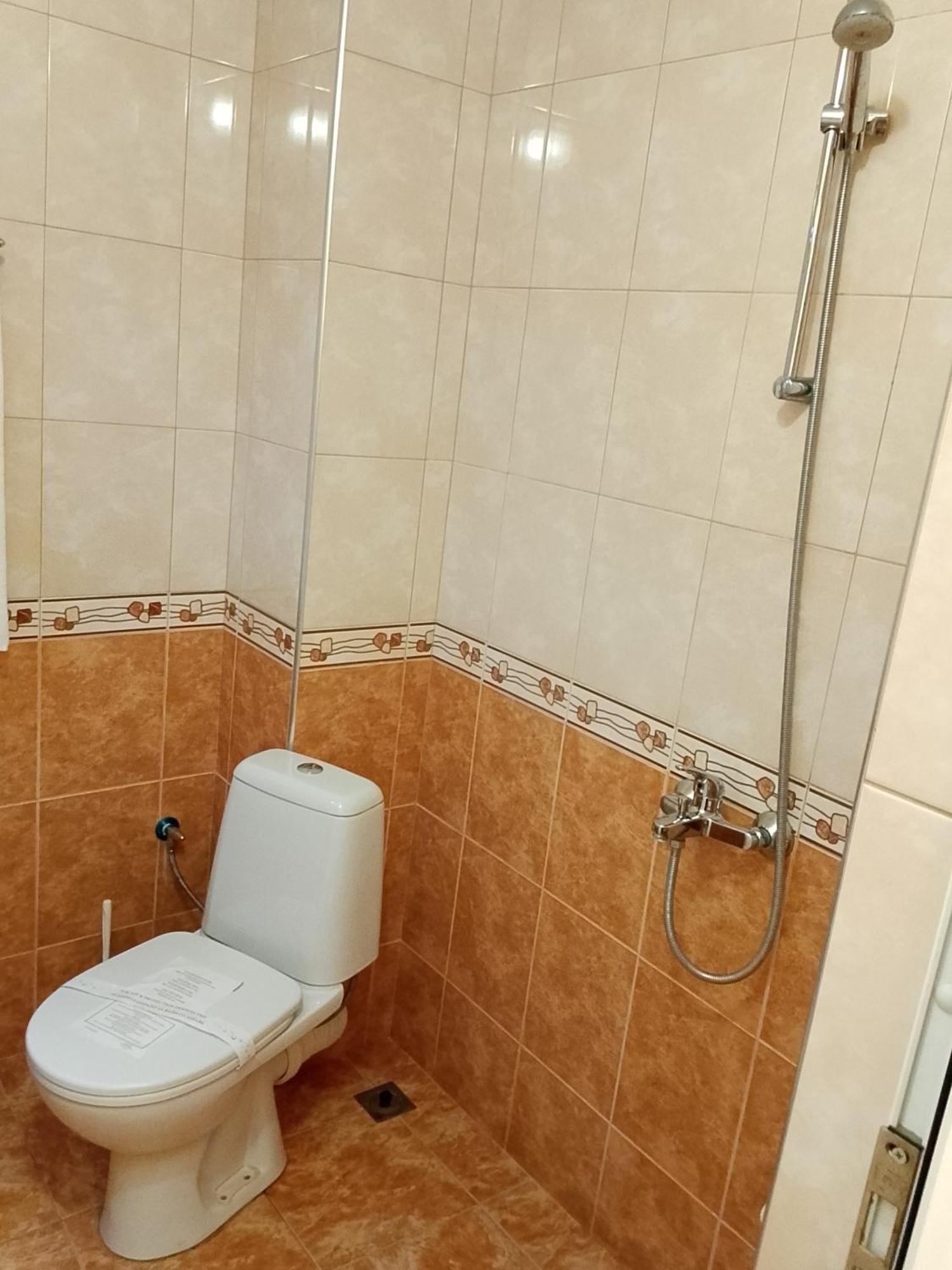 Хотел Златна Котва Kazanluk Bagian luar foto
